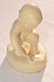 Ipsen keramik 
Figur in 
weisser Glasur. 
Mädchen mit 
Schaufel nr. 
889. Höhe 11 
cm. Tadelloser 
Zustand.