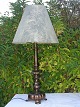 Tischlampe 
brüniert Metall 
mit schirm. 
Schönem 
Originalzustand.
 Um 1930-1940. 
Höhe 62cm. ...
