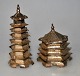 Chinesischer 
Pfefferstreuer 
und Senfglas in 
Silber. Vor 
1900 Qing Yun 
gestempelt. 
Eine mit ...