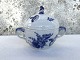 Royal 
Copenhagen, 
gebogene blaue 
Blume, 
Zuckerdose # 
10/1680, 11 cm 
hoch, 14 cm 
breit, ...