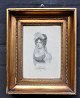 Stickerei auf 
Seide, ca. 1820 
Porträt einer 
jungen Frau. 
Mit Perlenkette 
und Rosen an 
der Brust. ...