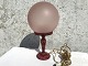 Böhmische 
Glaslampe, mit 
rosa 
kugelförmigem 
Glasschirm, 37 
cm hoch * Guter 
Zustand *