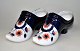 Ein Paar 
japanische 
Imari-Schuhe 
aus Porzellan 
zum N&auml;hen 
von Nadeln, 19. 
Jahrhundert. 
...