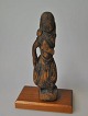 Antike 
nepalesische 
Holzfigur eines 
betenden 
Mannes, 18./19. 
rh. H.: 15,5 
cm. Neue neuere 
Basis ...