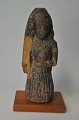 Antike 
nepalesische 
Holzfigur, 
18./19. rh. H.: 
17,5 cm. Neue 
neuere Basis 
aus ...