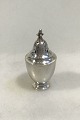 Georg Jensen 
Sterling Silver 
Peber Bøsse No 
658
Vejer 44 gram 
/ 1.55 oz
Måler 7,8cm / 
3.07 inch