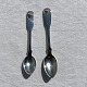 Muschel, 
dreitürmiger 
Silber (830S) 
Salzlöffel, 7,4 
cm lang und 8,1 
cm lang * 
Gebrauchter ...