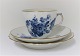 Königliches 
Kopenhagen. 
Blaue Blume, 
mit Gold. 
Kaffeetasse 
(1870) - 
Untertasse - 
Kuchenteller 
...