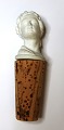 Weinkorken in 
Keksform in 
Form einer 
Frauenbüste mit 
Korkverschluss. 
Wahrscheinlich 
von Royal ...