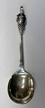 Silber löffel 
mit Weintraube, 
im Jahr 1950, 
Dänemark. 
Länge:. 14,4 
cm. Gew. 24 g. 
Gravur auf der 
...