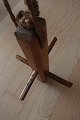 Antikkes Krug 
aus Holz 
gemacht
Ursprünglich 
dafür Fleich 
daruf zu hangen
Solche Kruge 
waren ...