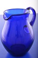 Holmegaard / 
Kastrup 
Glashütte, 
Milchkännchen 
aus blauem 
Glas, Höhe 15,8 
cm. Kapazität : 
90.0 ...