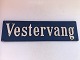 Altes 
Verkehrsschild 
mit erhabenen 
Buchstaben, 
Vestervang, 
Maße: 47,5x13 
cm