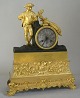 Französischs 
Konsoluhr aus 
Bronze, Empire, 
u.1820. Basis 
mit 
Dekorationen in 
Form von ...