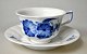 Royal 
Copenhagen, 
Teetasse mit 
Untertasse, 
blaue Blume, 
eckig, 8500, 
20. Jahrhundert 
Kopenhagen, ...