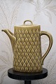 Bing & Grøndahl 
/ Kronjyden 
Relief 
kaffekande. H: 
23cm.
Er i fin 
stand.