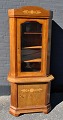 Dänisches 
Bücherregal aus 
Mahagoni mit 
Intarsien, 1910 
- 1920. 
Unterschrank 
mit Regal und 
...