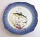 Royal 
Copenhagen. 
Angelgestell 
Nr. 19. Modell 
3002. 
Durchmesser 
22,5 cm. 
Scomper 
scomber. ...