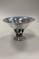 Georg Jensen 
Sterling Sølv 
Opsats No 242 
Måler H 12,5 
cm(4 59/64 in)  
Diam 18 cm(7 
3/32 in) ...