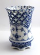 Königliches 
Kopenhagen. 
Musselmalet, 
Vollspitze. 
Vase. Modell 
1016. Höhe 11 
cm. (1 Wahl)