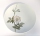 Royal 
Copenhagen. 
Teller mit 
Blumenmotiv. 
Nr. 78. 
Durchmesser 22 
cm. (1 Wahl)
