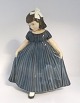 Königliches 
Kopenhagen. 
Porzellanfigur. 
Tanzendes 
Mädchen. Modell 
2444. Höhe 21 
cm. (4 Wahl)