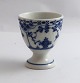 Königliches 
Kopenhagen. 
Musselmalet, 
Halbspitze. 
Eierbecher. 
Modell 542. 
Höhe 6 cm. (1 
Wahl)