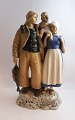 Bing & Gröndahl. Porzellanfigur. Fischerfamilie. Modell 2025. Höhe 31 cm. (1 
Wahl). Kleiner Fabriksfehler am Fischernetz.