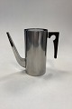 Stelton 
Stainless 
Cylinda-line 
Kaffekande med 
Bakelit 
håndtag. 
Designet af 
Arne Jacobsen. 
Lette ...