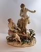 Meissen. Fischerinnen mit Kindern. Höhe 31 cm. Breite 25 cm. (2 Wahl). Die Figur 
weist einige Fehler und Mängel auf.