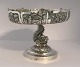 China. Silberne 
Schale auf Fuß 
(925). Höhe 15 
cm. Durchmesser 
der Schale 19,5 
cm. Die Schale 
hat ...