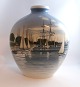 Königliches 
Kopenhagen. 
Unikat von 
Harald 
Henriksen. 
Große Vase mit 
Segelbooten. 
Höhe 34 cm. (1 
...
