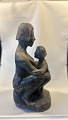 Eine berührende 
und solide 
Figur aus 
unglasiertem 
...