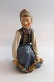 Royal Copenhagen. Amager Boy. Design von Carl Martin-Hansen. Modell 12414. (1 
Wahl)