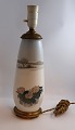 Royal Copenhagen. Porzellanlampe mit Bronzefassung. Modell 1274 / 184. Höhe 40 
cm. (1 Wahl)