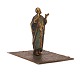 Figur einer 
orientalischen 
Person auf 
einem Teppich
Zinn, 
dekoriert
H: 9,5cm. 
Base: 9x11cm