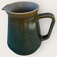 Knabstrup, 
Grüne Nøddebo, 
Krug, Höhe 12,5 
cm, Breite 13,5 
cm, Design 
Johannes Hansen 
*Guter Zustand*