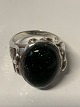 Signet Ring i 
sterlingsølv 
med grøn sten.
Størrelse. 63. 

Stemplet 925S. 

Pæn og ...