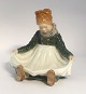 Royal 
Copenhagen. 
Sitzendes 
Fanö-Mädchen. 
Modell 1315. 
Höhe 14 cm. (2 
Wahl)