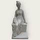 Ältere 
weibliche Figur 
aus 
Hjorth-Keramik, 
gestempelt: 
Hjort, 564, 
Exklusiv, Maße 
ca. 23,5 x 12 
...