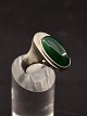 Sterling sølv 
ring størrelse 
58 med cabochon 
sleben grøn 
sten emne nr. 
621100