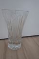 Alte Vase aus 
Krystal Glas
Mit schöner 
Dekoration im 
Glas
H: 15,5cm
Schwer
In sehr gutem 
...