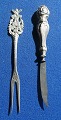 2 Besteckteile für z.B. Oliven. Gabel 11,5cm in 830 Silber, Messer 10,5cm ohne Stempel.