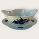 Royal 
Copenhagen, 
Geflochtene 
blaue Blume, 
Saucenschale 
Nr. 10/8159, 
Maße 8,5 x 22 x 
16 cm, ...