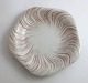 Königliches 
Kopenhagen. 
Rosa Muschel. 
Design Arje 
Griegst. 
Teller. 
Durchmesser 
19,5 cm. Modell 
...