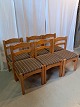 6 Stole i massivt fyrretræ, fra 1980erne.De har brugsspor.Ryghøjde 82cm Sædehøjde 45cm