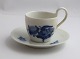 Königliches 
Kopenhagen. 
Blaue Blume. 
Espresso-/Mokka-
Tasse mit hohem 
Henkel. Modell 
8192. (1 Wahl)