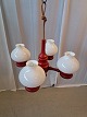 Malet loftlampe med 4 glasskærme, fra 1980erne.Den har brugsspor.Højden 29cm Diameter 44cm