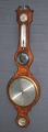 Englisches Radbarometer. 19. Jahrhundert. J. Verga Chester. Stil Georg III. Mahagonigehäuse mit ...