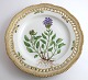 Royal 
Copenhagen. 
Flora Danica 
Teller m. 
durchbrochener 
Kante. 
Durchmesser 25 
cm. Modell 
3553. ...